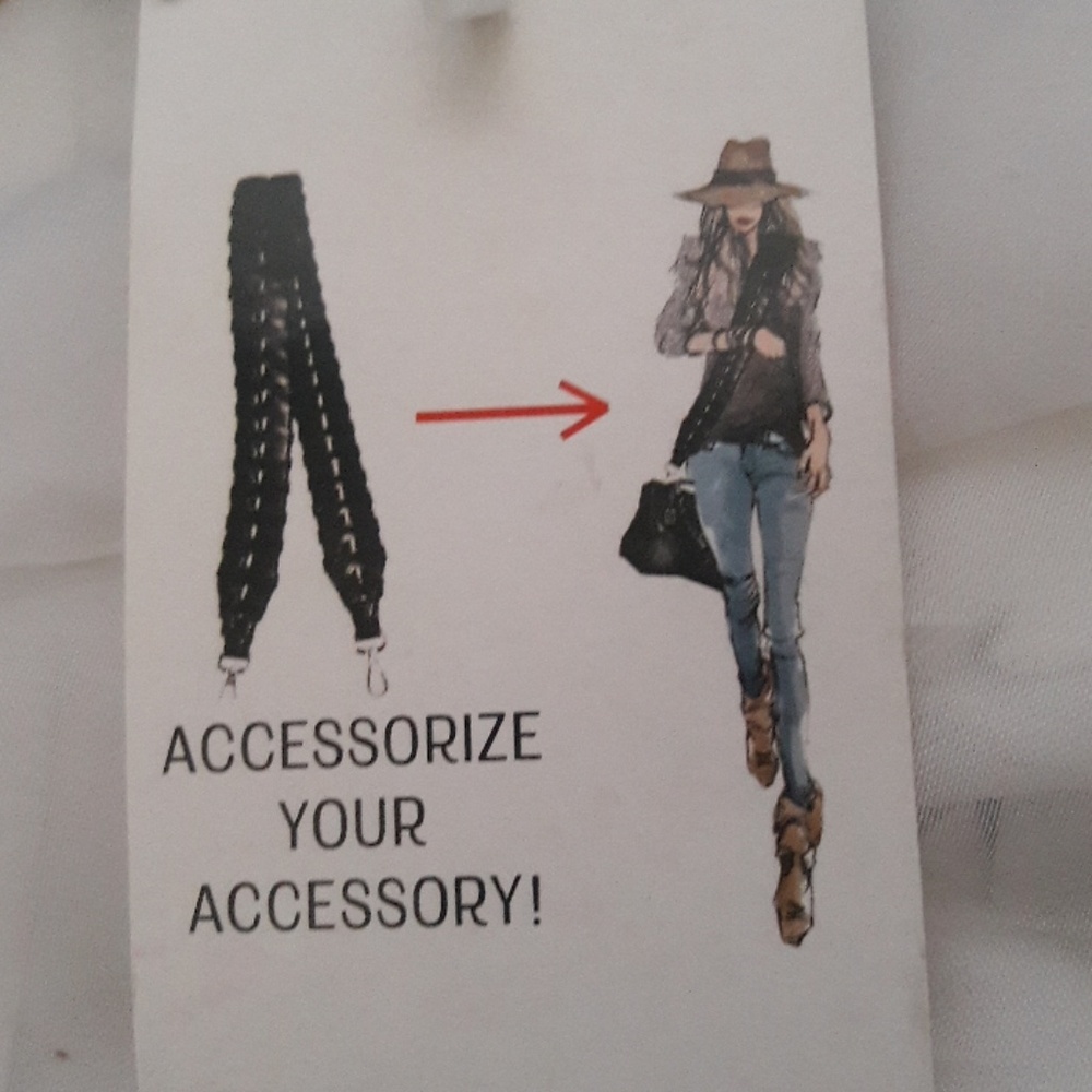 🚫SOLD🚫 $22 Shoulder strap w gold studs  47 x 2 - Picture 4 of 4